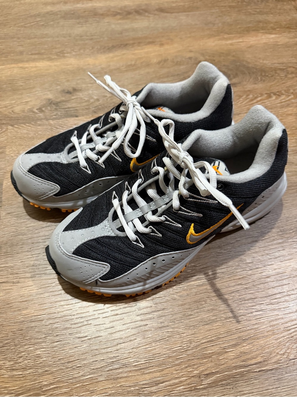 Vintage Nike Y2K Running Sneakers Black Gray Orange Unisex Sz Men 7.5/Women 9 - Picture 2 of 8